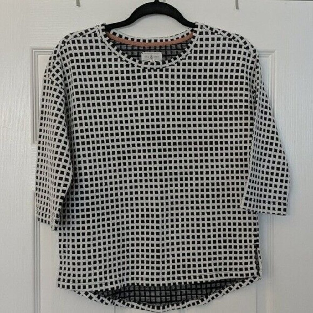 LOU & GREY Textured Windowpane 3/4 Hi-Lo Top